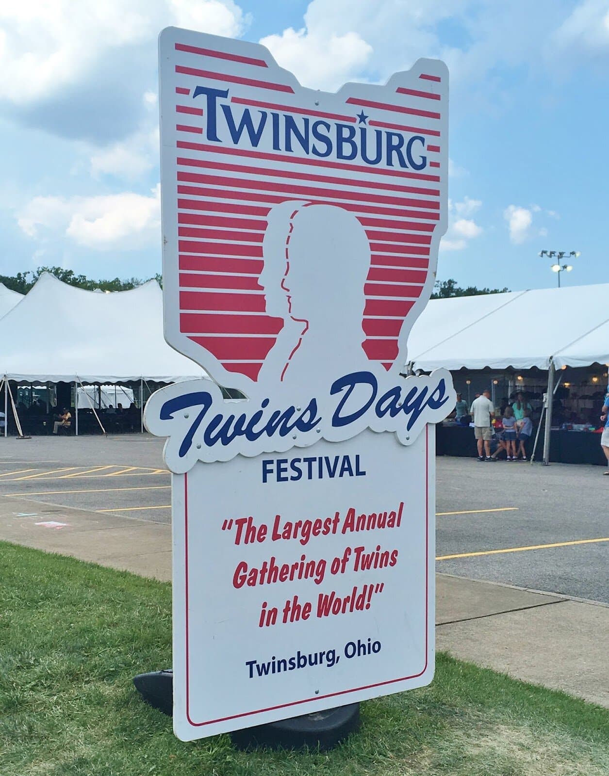 16 sign twins day festival twinsburg(1).JPG