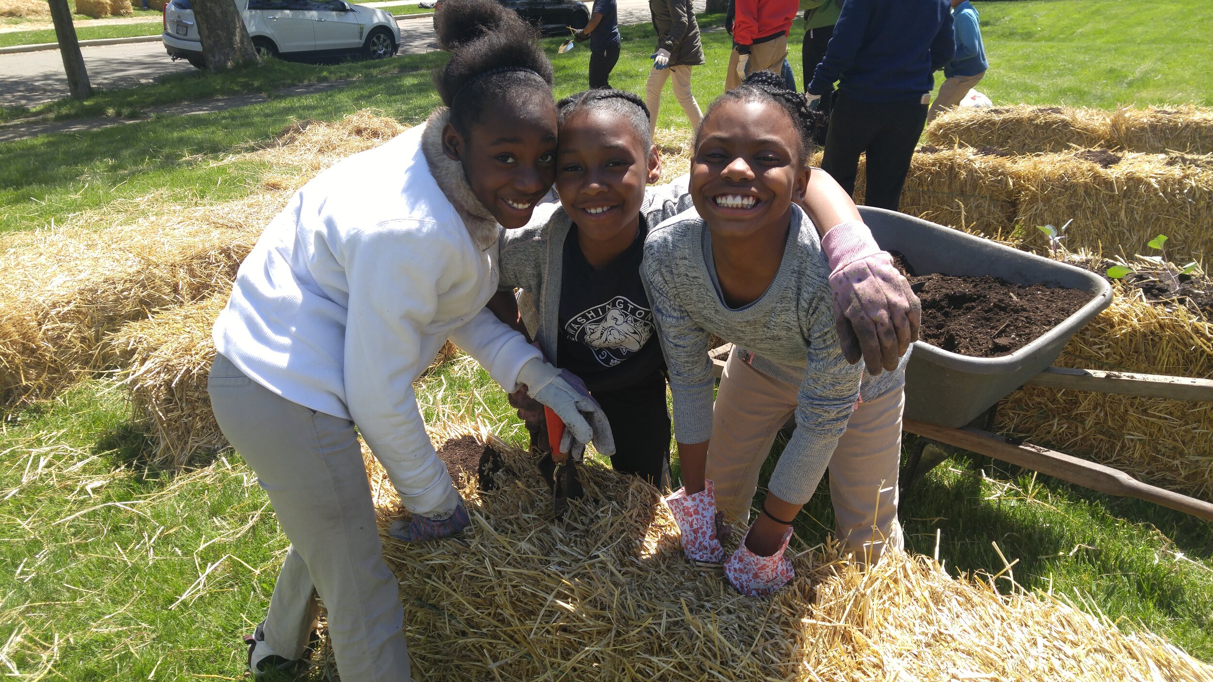 Kids enjoying a field trip through Organic Connects. Contributed photo.