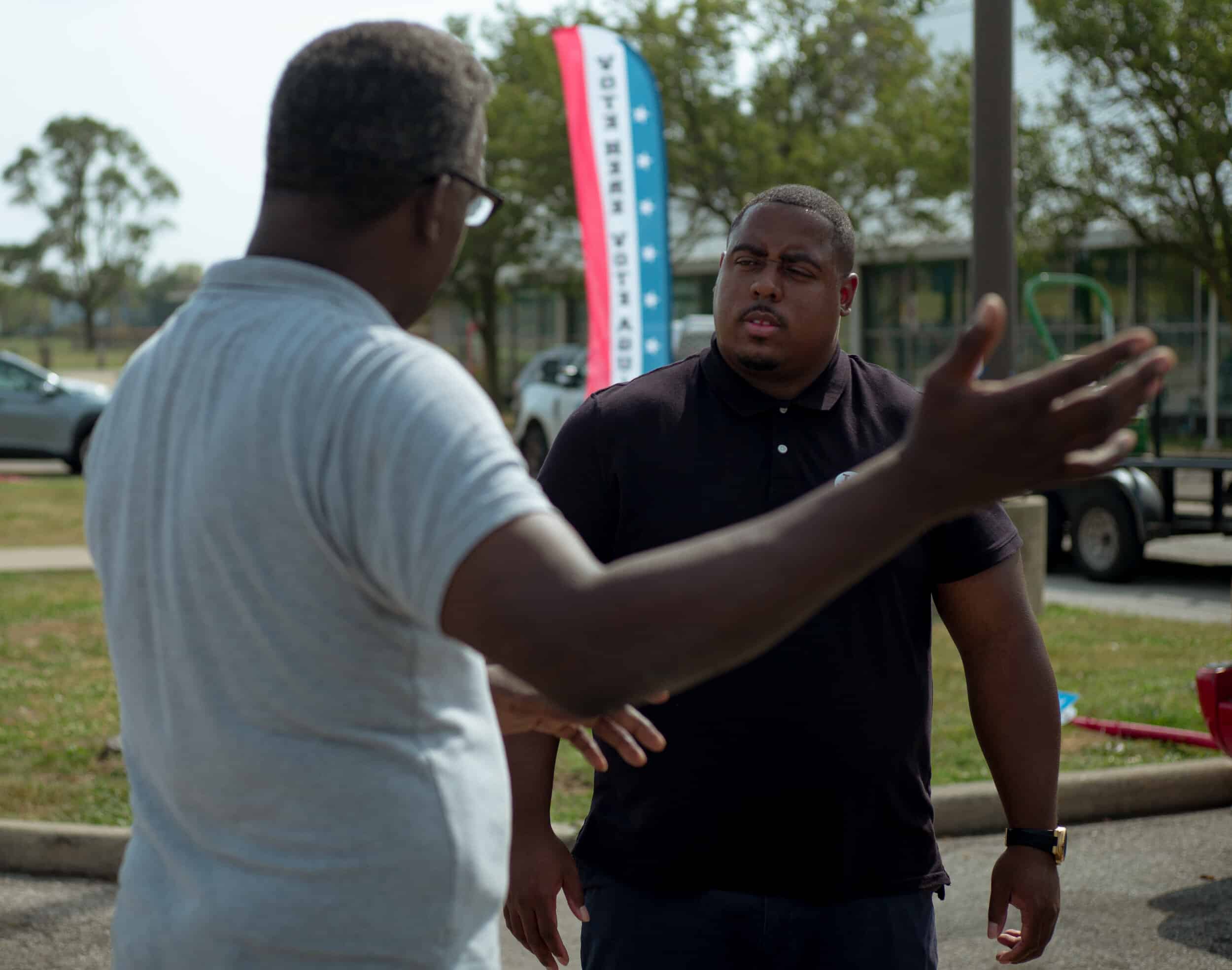 Ken Bender speaks with Ward 4 city council candidate Mario Snowden in the parking lot of the Zelma George Recreation Center in Ward 4 on Tuesday, Sept. 14, 2021. Photo by Michael Indriolo