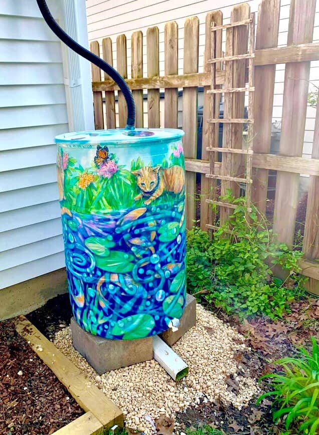 A barrel Zolten Wood painted.