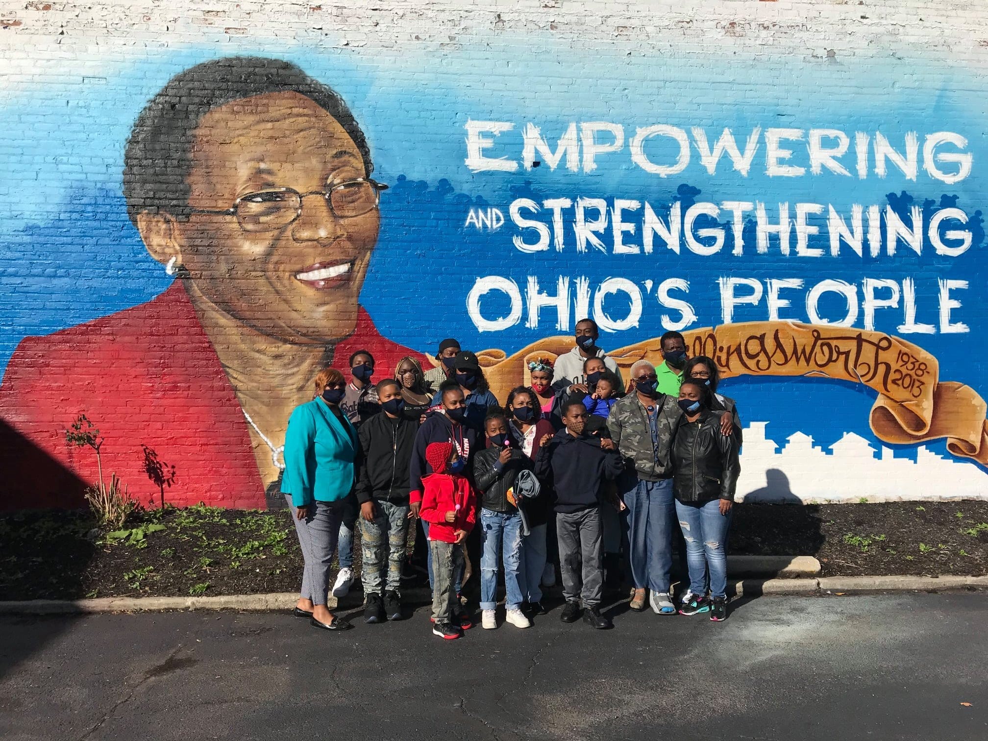 Inez Killingsworth’s family in front of the mural painted by Mister Soul.