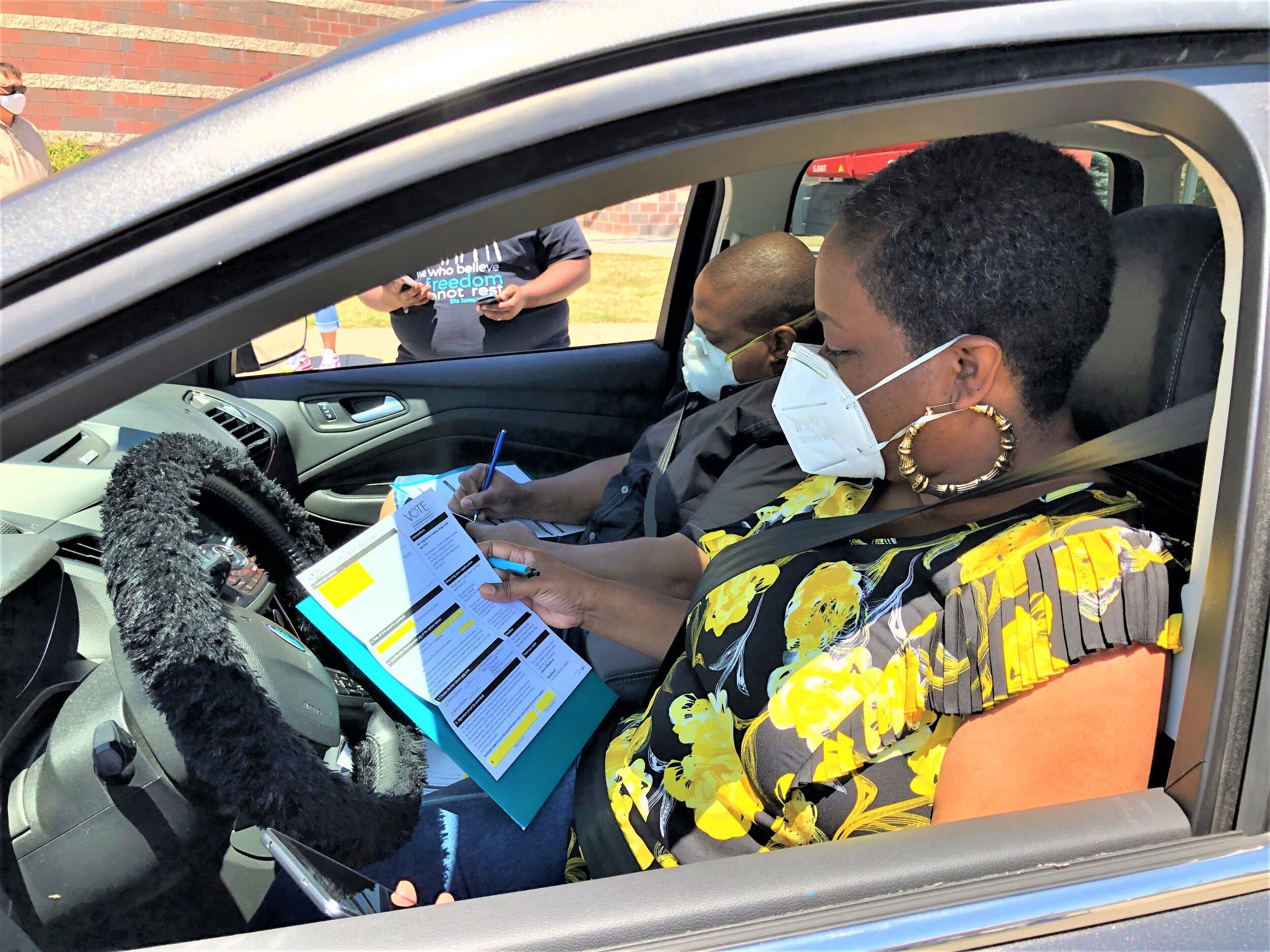 Ricardo and Lanene Jones fill out forms at a Garfield Heights voter registration drive